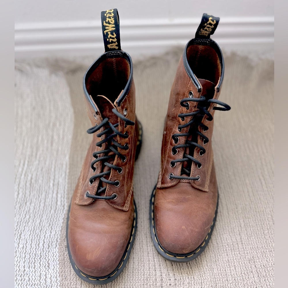 1460 CRAZY HORSE LEATHER LACE UP BOOTS